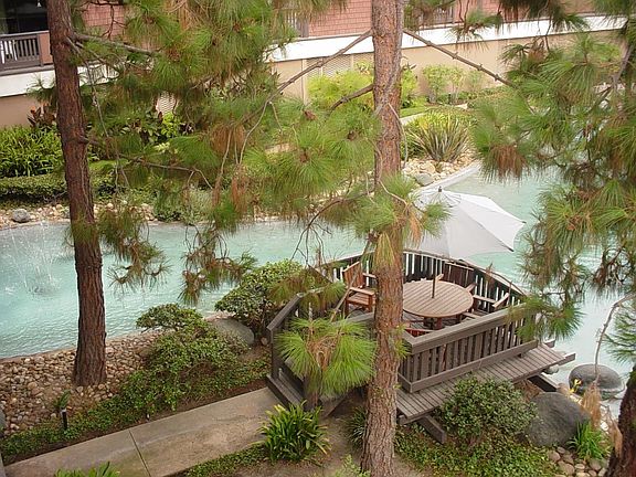 Lovely grounds w/ water features