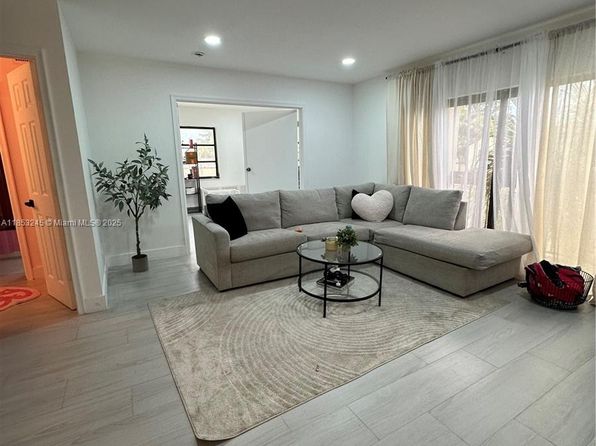 8660 SW 149th Ave APT 211