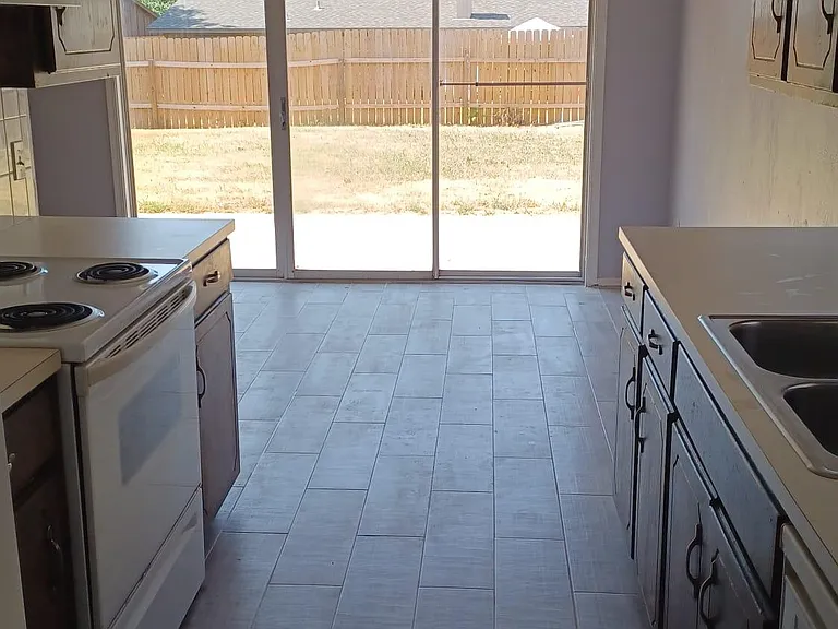 4621 NE Dearborn Ave — Photo 6