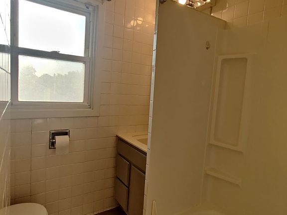 3rd image of 1450 Thayer Dr