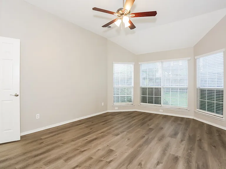 4617 Seneca Dr — Photo 11