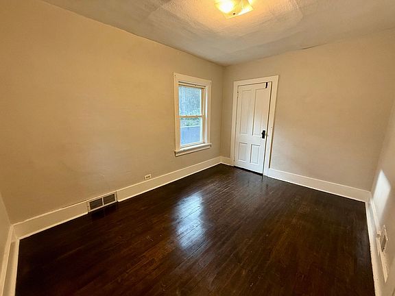 5th image of 415 Weston Ave