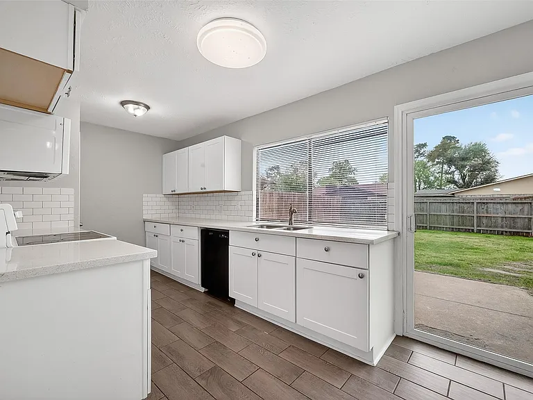 14034 Lourdes Dr — Photo 12