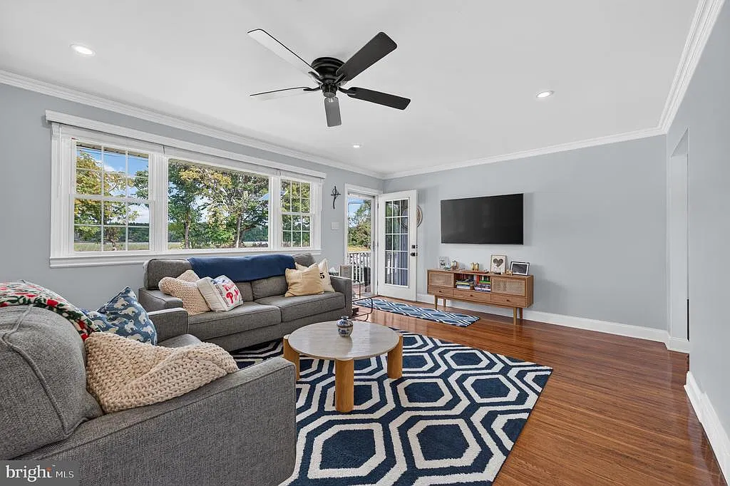 3 bed, 1.5 bath, 1092 sqft, $3,000 — Photo 4