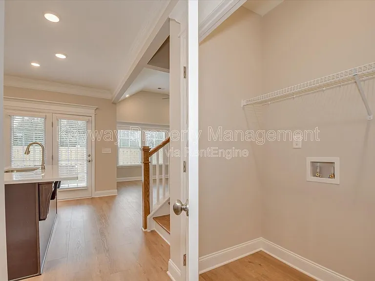 745 Bronze Way — Photo 4