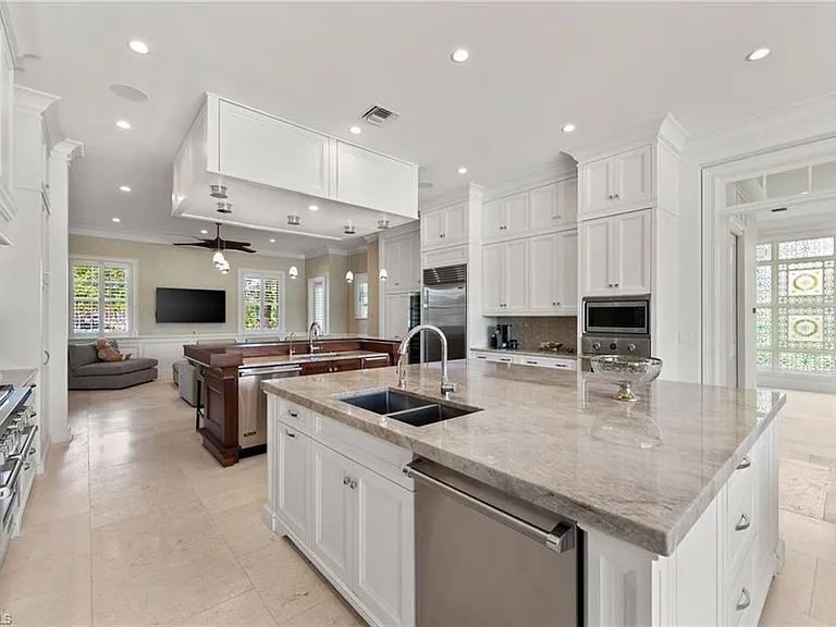 2325 Lantern Ln — Photo 17