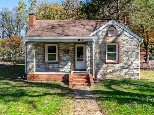 1214 Plaza St NW, Lenoir, NC 28645