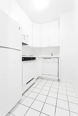 Rented by Olnick Organization | media 10