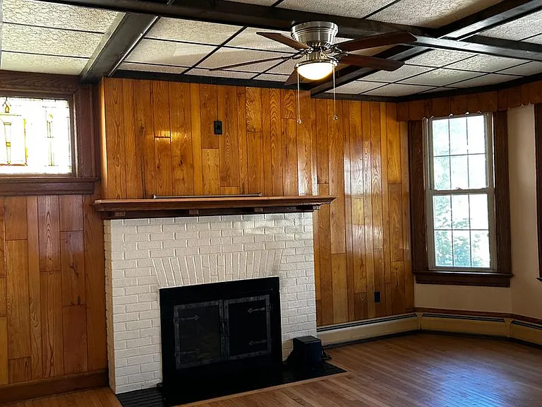 308 N Blakely St — Photo 8