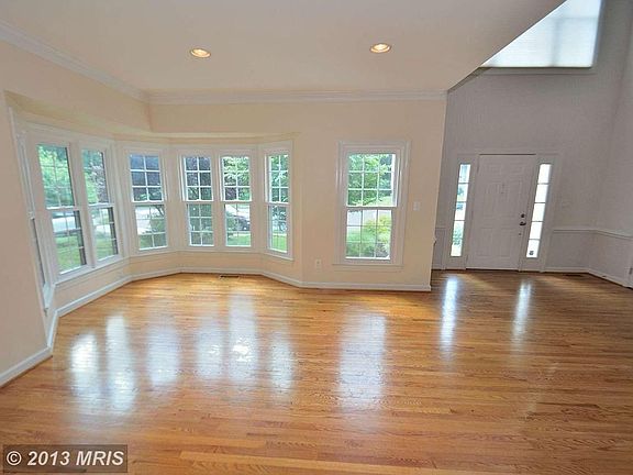 5th image of 2609 Holly Manor Dr