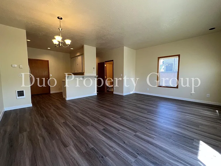 611 S 41st Ct — Photo 6