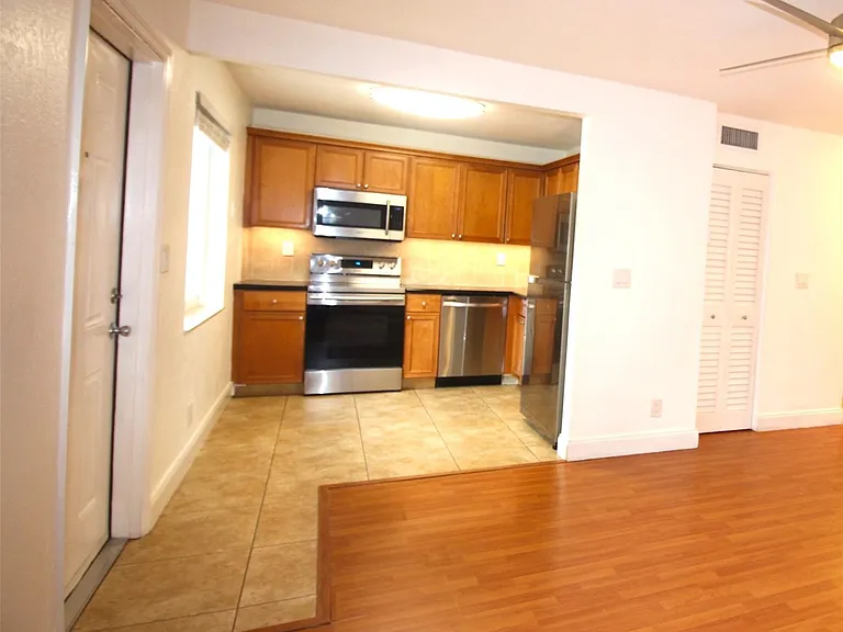 820 NE 28th St #2 — Photo 13