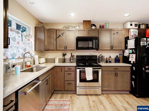 salem-oregon-2052853867 picture