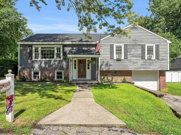22 Maplewood Ave, Tyngsboro, MA 01879
