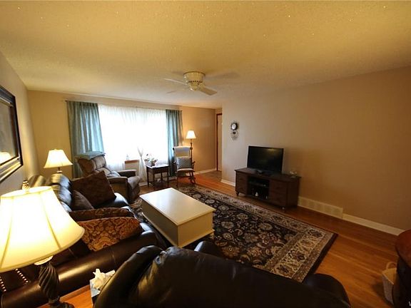 4th image of 200 Diane Dr
