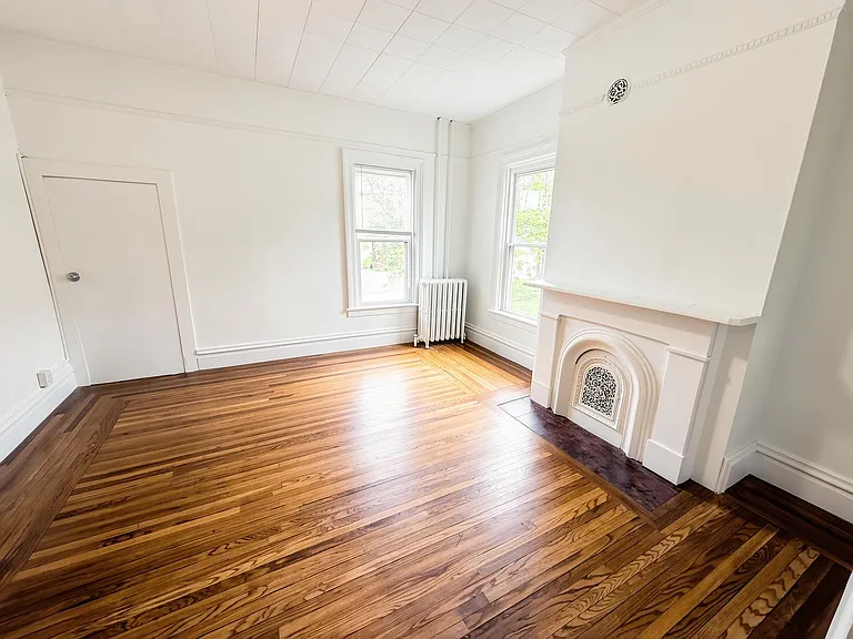 834 Warren St #4 — Photo 4