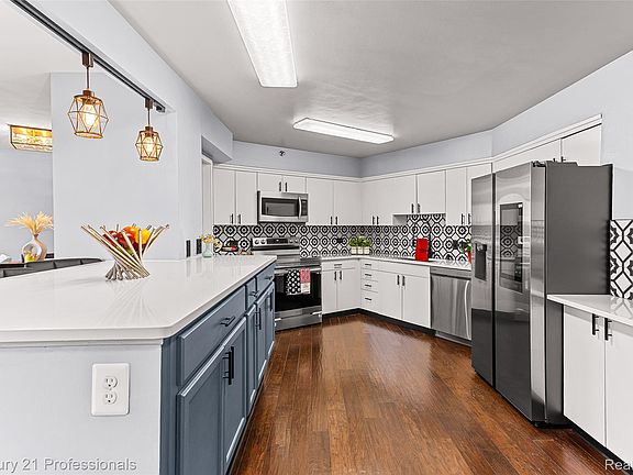 5th image of 5000 Town Ctr Suite 1605