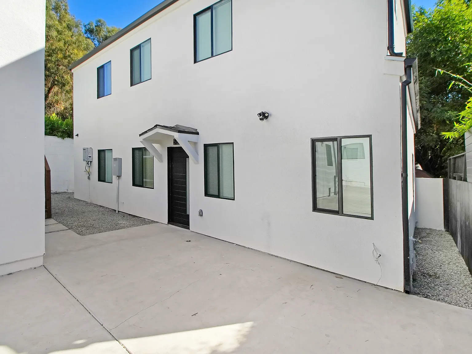 3 bed, 1225 sqft, $4,300 — Photo 2