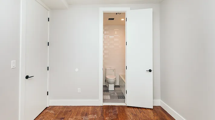 Rented by Nooklyn NYC LLC | media 22