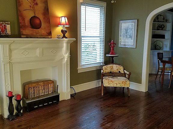 3rd image of 704 Robinson Pl