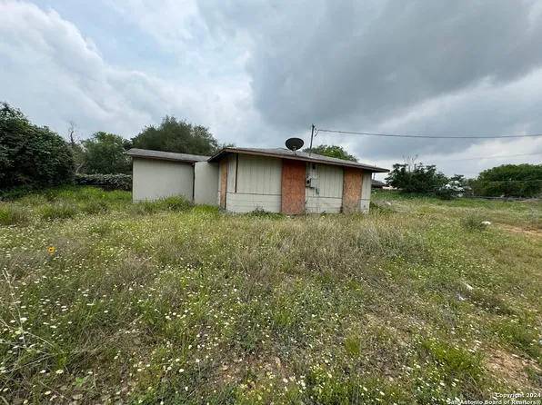 927 FLORIDA ST, Pleasanton, TX 78064