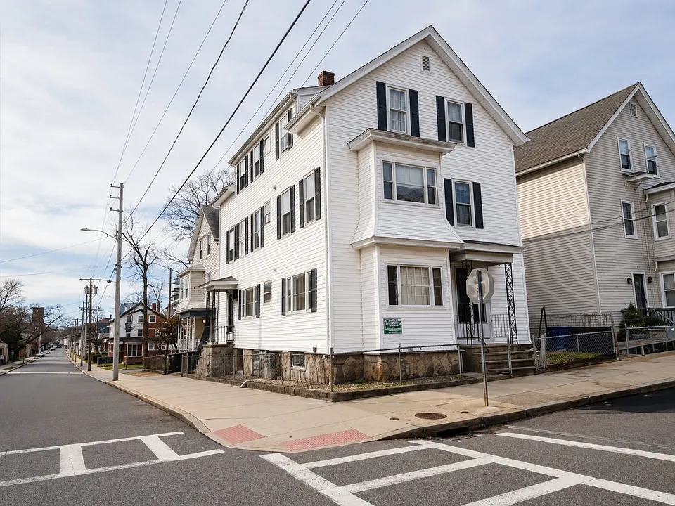 631 Walnut St #1