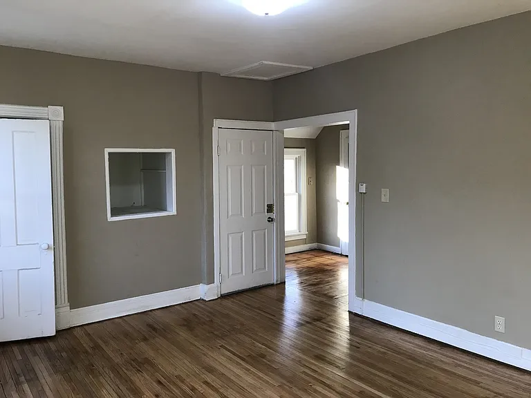909 Margaret St — Photo 4