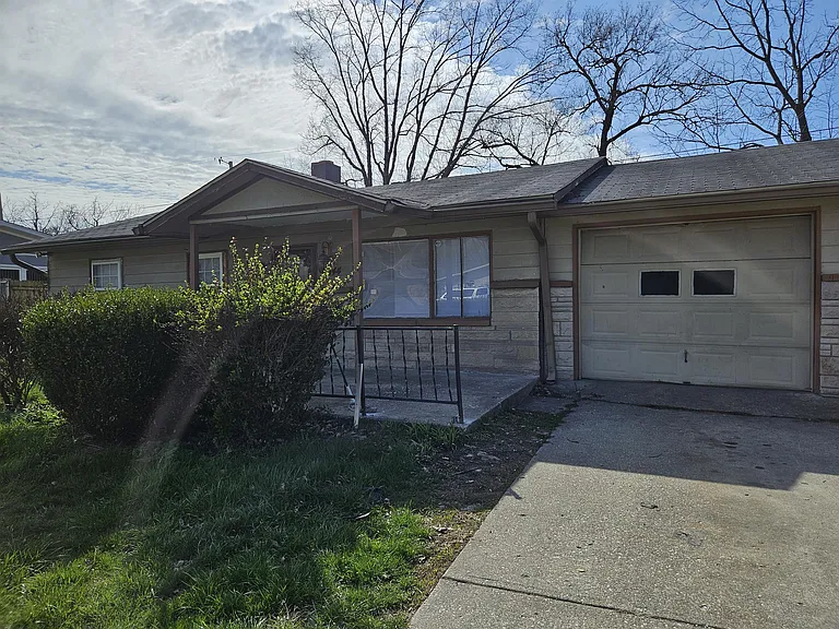 3044 Manor Ct — Photo 3