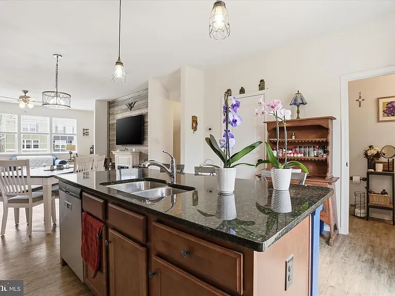 185 Magellan Dr — Photo 13