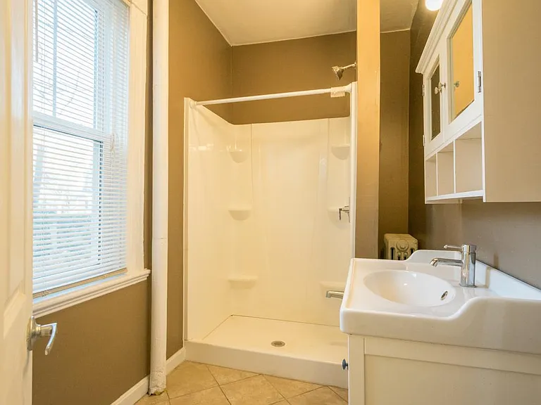 134 S Angell St — Photo 10