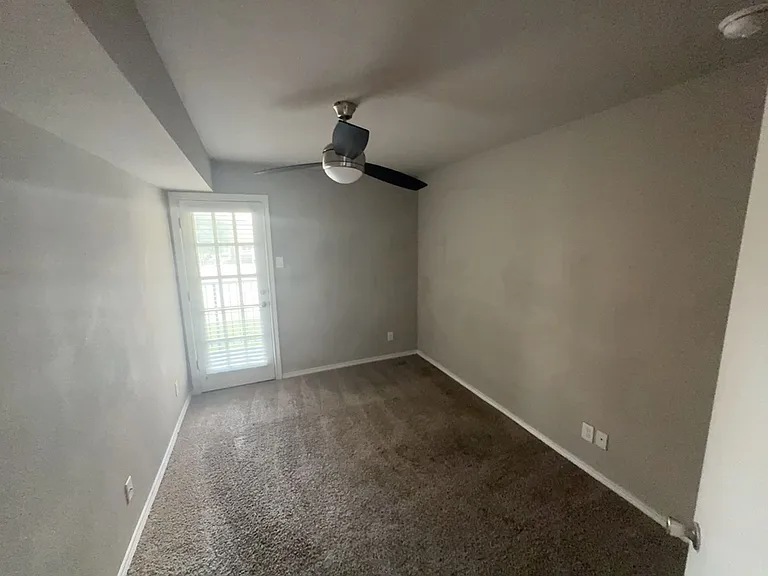 9520 Royal Ln #220 — Photo 8