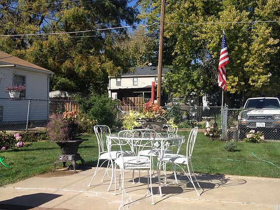5th image of 419 W 31st St