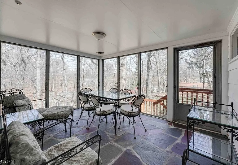 17 Oxford Dr — Photo 7