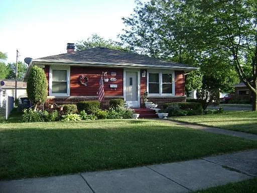 1210 W Marion St photo 1
