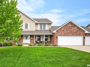 1020 Greenbrier Ln, Washington, IL 61571