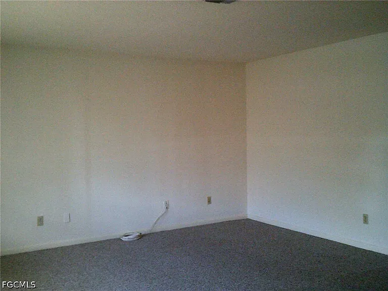 1405 Juddale St E — Photo 2