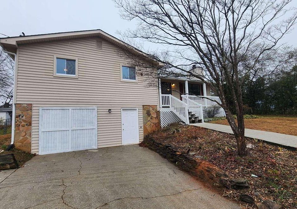 1st image of 217 Village Way NW