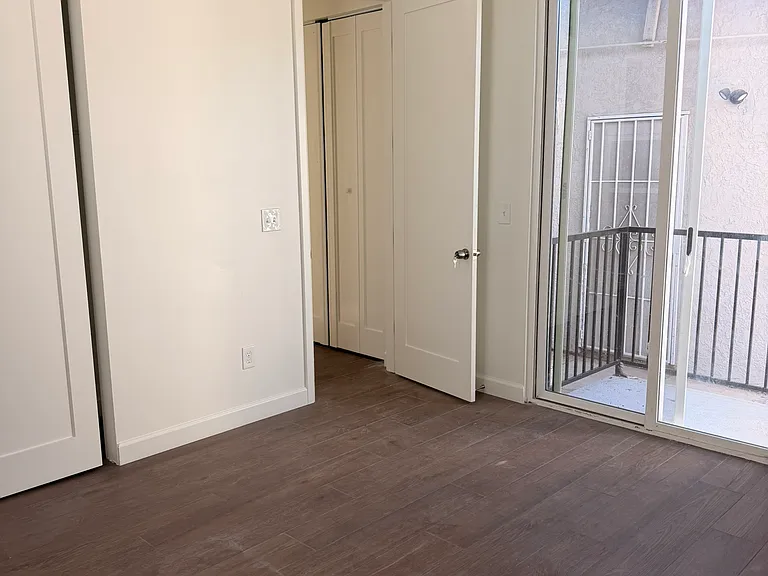 5263 Pirotte Dr — Photo 13