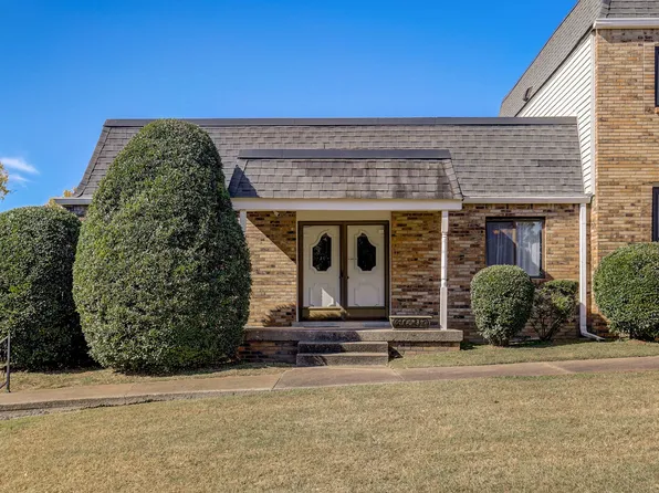 218 Lake Chateau Dr, Hermitage, TN 37076