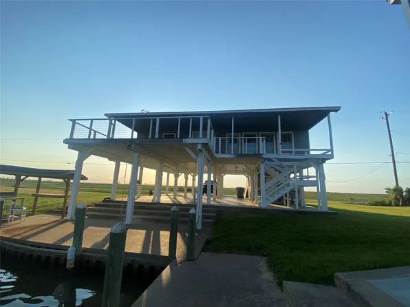 125 Marlin Ln, Freeport, TX 77541