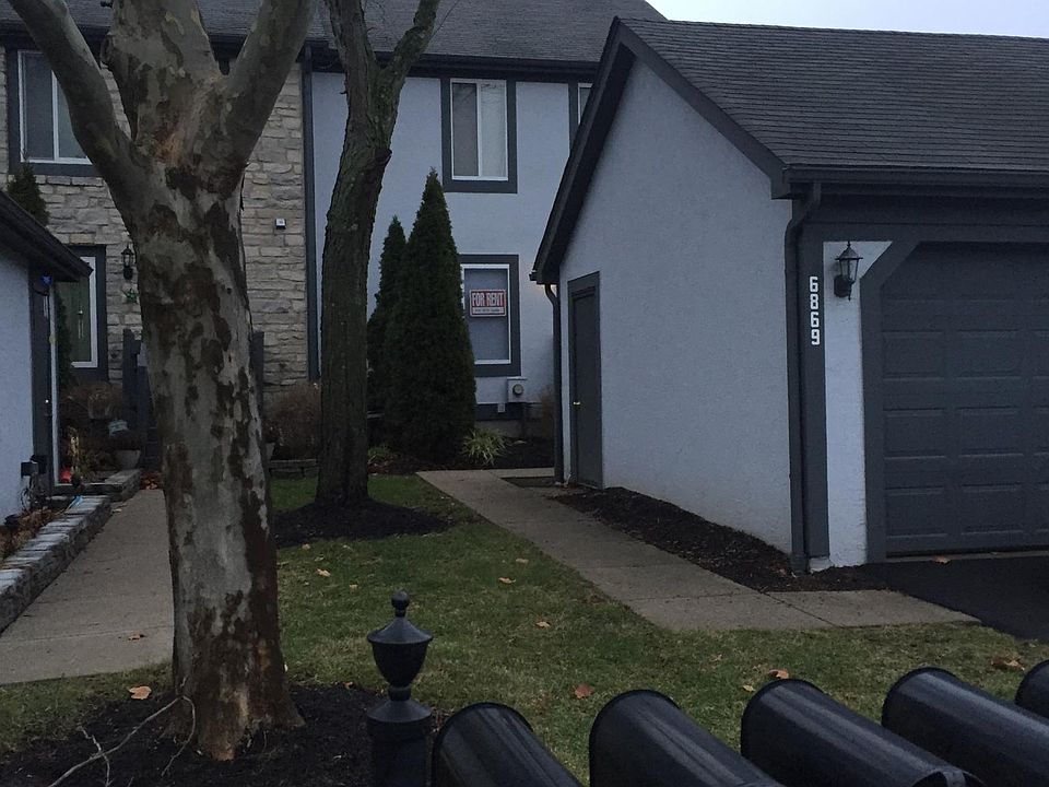 Townhouse with enclosed garage