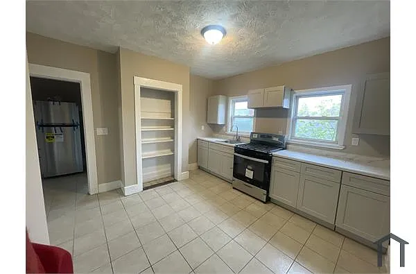 Building Photo - 46 Seymour Ave #2