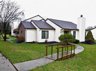 1312 Glastonbury Ln, Centerville, OH 45459