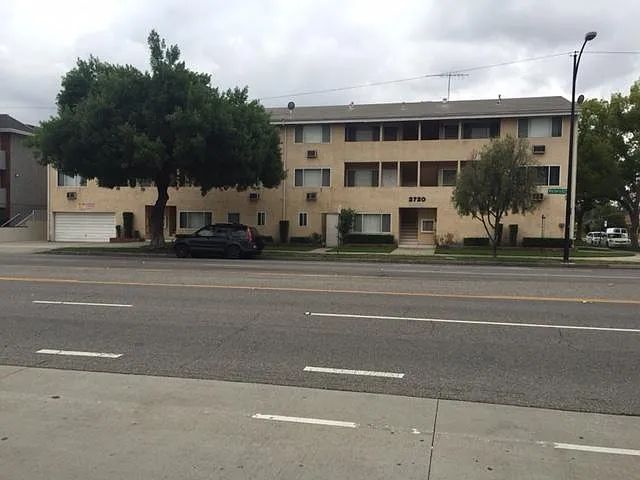2720 W Victory Blvd #A1 — Photo 1