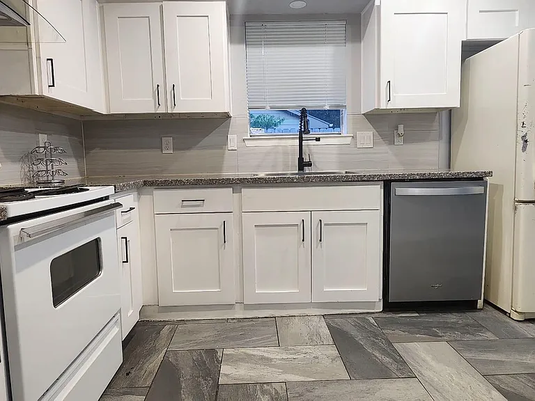 23431 Dew Wood Ln — Photo 12