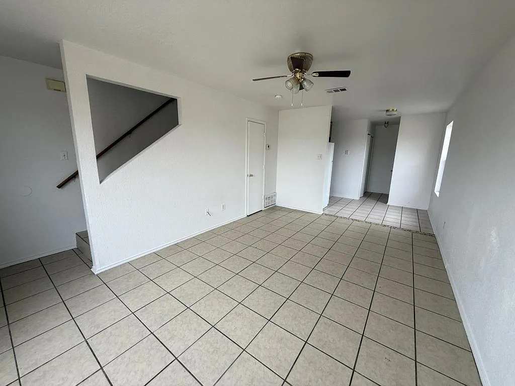 1210 Industrial Apt D — Photo 3