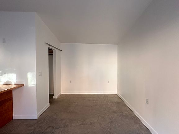 2nd image of 205 W Jefferson St #Adu