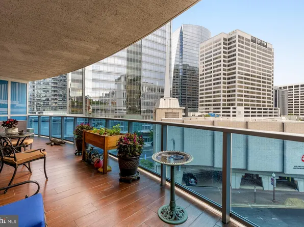 1881 N Nash St Unit 301, Arlington, VA 22209