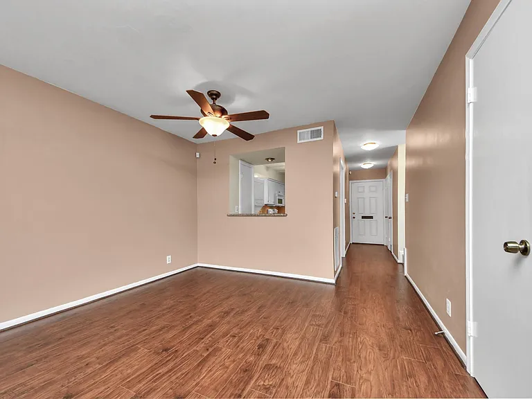 6334 Chevy Chase Dr #17 — Photo 14
