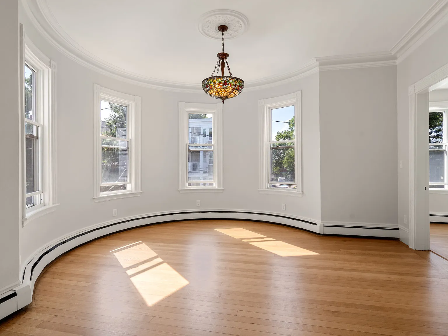3 bed, 1700 sqft, $3,950 — Photo 2